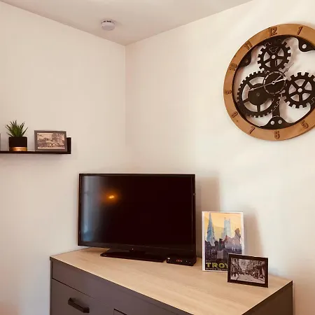 Superlogis Troyes - Little World - Studio Grand Confort - Netflix - Parking *